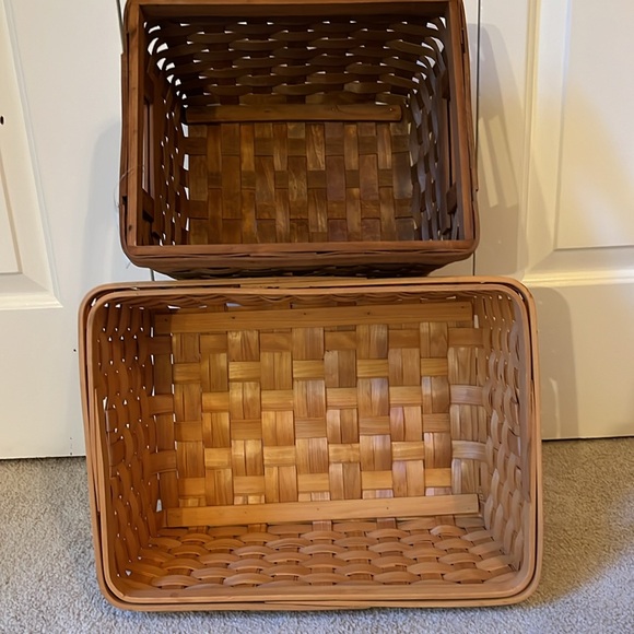 Two sturdy bamboo baskets with handles and removable linen liners - Picture 15 of 16